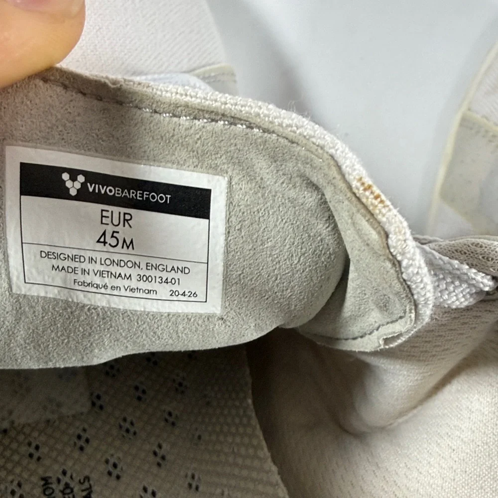 Vivo casual low-profile sneakers in light gray and white